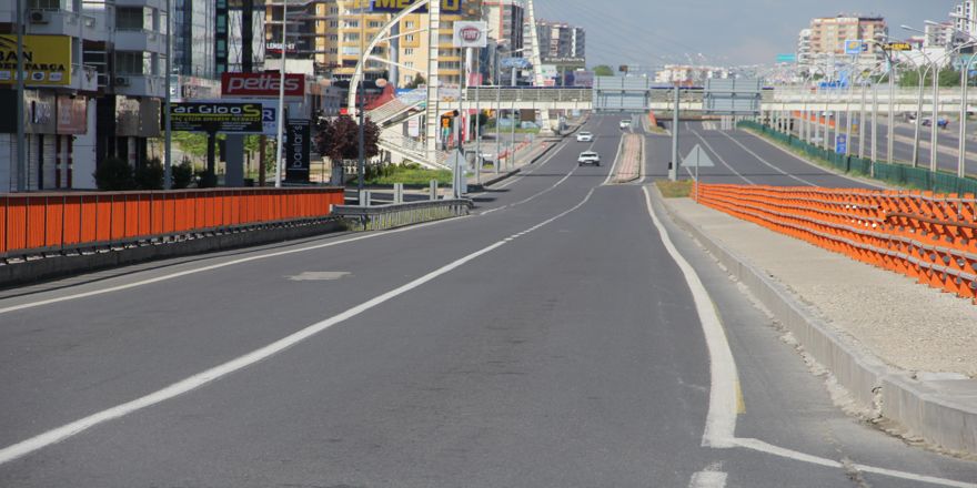 VİDEO - Diyarbakır’da cadde ve sokaklar boş kaldı