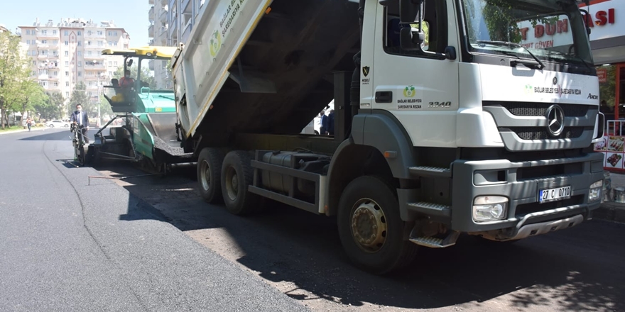 Bağlar’da asfalt çalışmaları devam ediyor