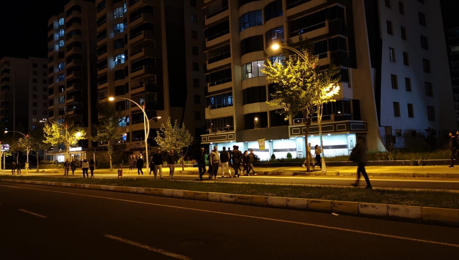 VİDEO- Diyarbakırlılar normalleşmeyi yanlış anladı!