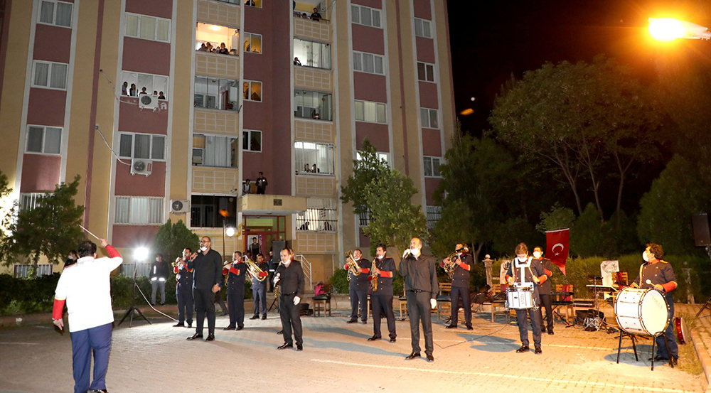 Diyarbakır’da evde kalan vatandaşlar için konser