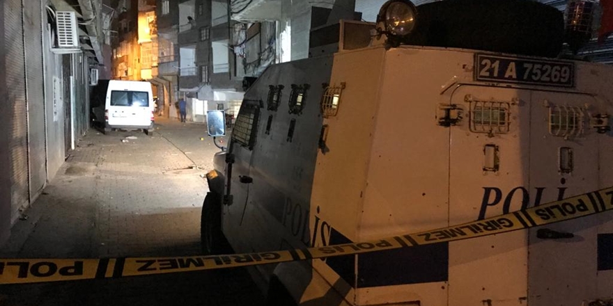 VİDEO-Diyarbakır’da iki aile çatıştı: 2 ölü, 7 yaralı