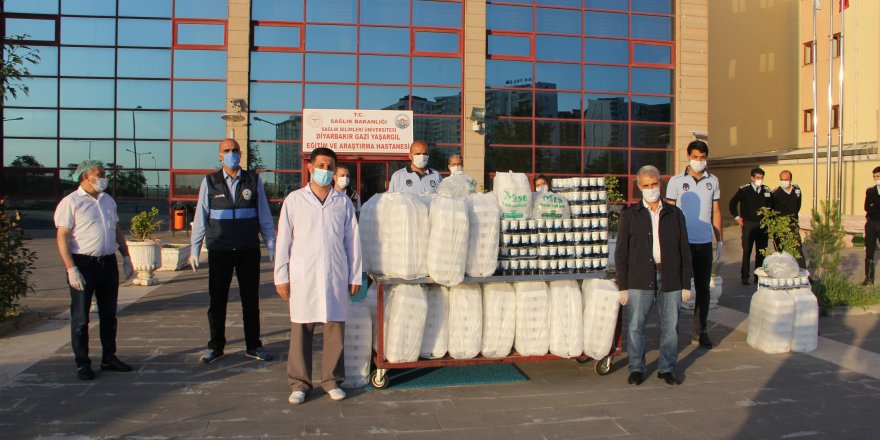 Korona virüs kahramanlarına jest