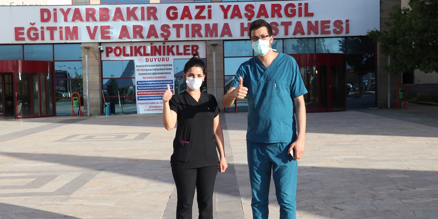 Koronavirüsü yenen sağlık personeli çift yeniden görev başında