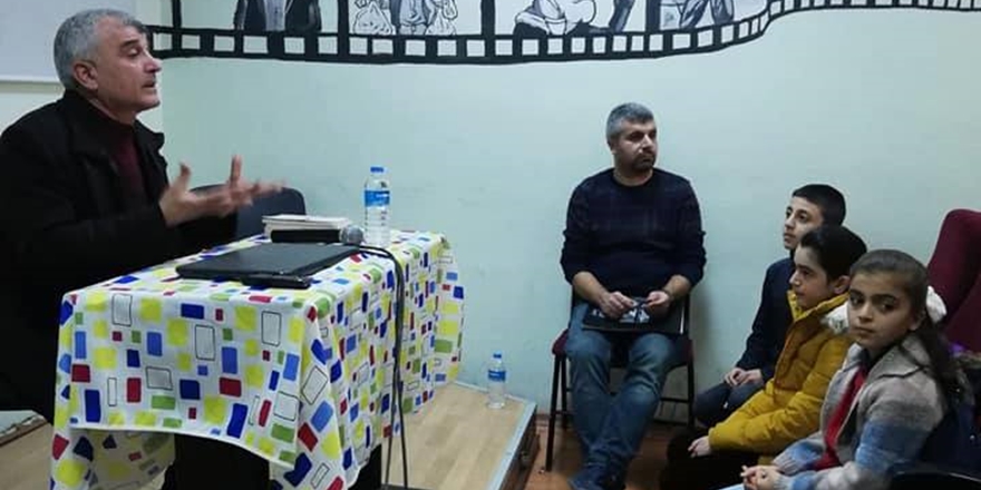 Yazar Gani Türk Mardin’de öğrencilerle söyleşti
