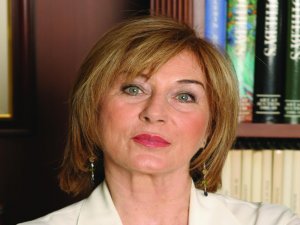 Ayşe Kulin: 'Sorgulamayan bir toplum olduk'