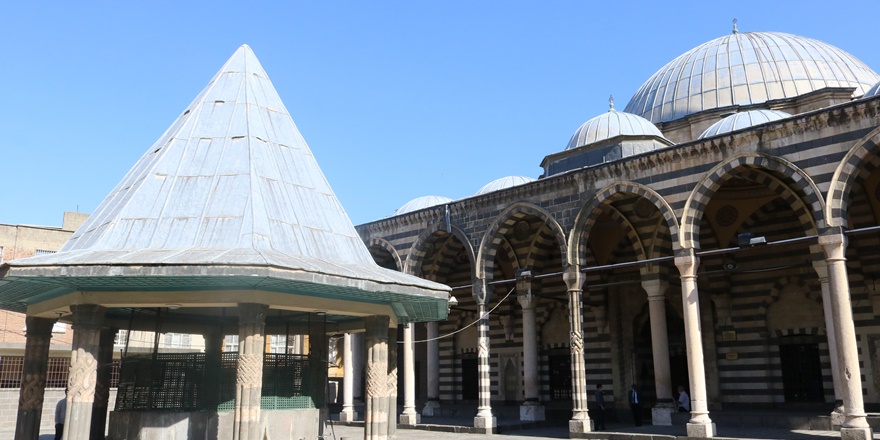VİDEO - Diyarbakır’da Mimar Sinan yapıtı definecilerin hedefi oldu