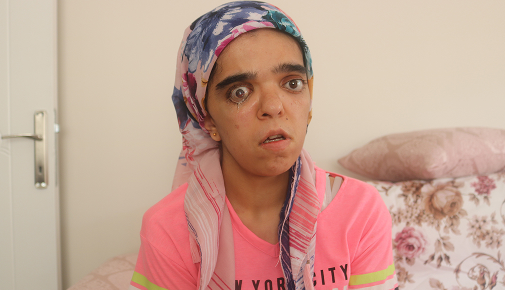 VİDEO- Diyarbakırlı genç kız tedavi için yardım bekliyor