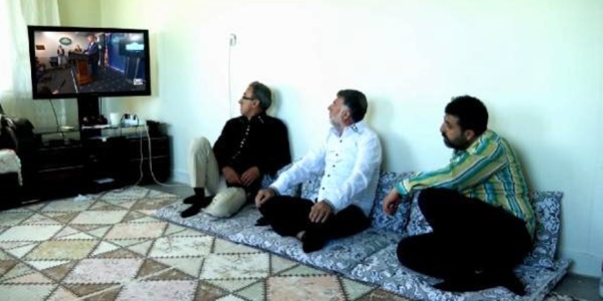 Diyarbakır’da, Trump'ın virüse karşı dezenfektan önerisi skeç konusu oldu