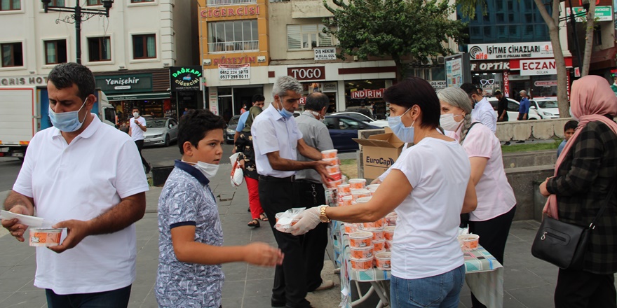 CHP’den Diyarbakır’da aşure dağıtımı