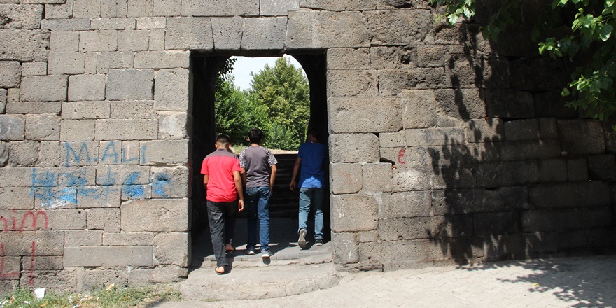 Diyarbakır Valisi talimat verdi, bariyerler kaldırıldı