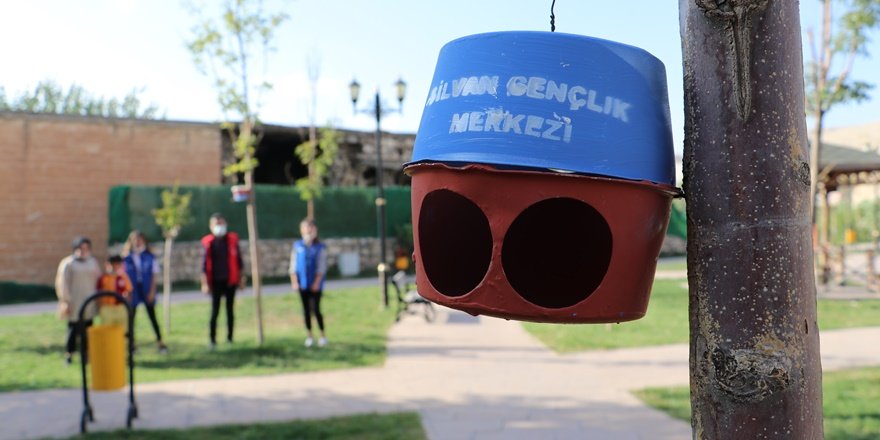 Diyarbakırlı çocuklar atıklarla kuşlara yuva yaptı