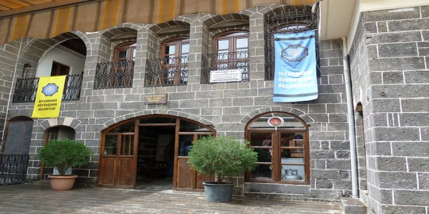 Diyarbakır’da ‘Dengbej Evi’nde stranlar yankılanıyor