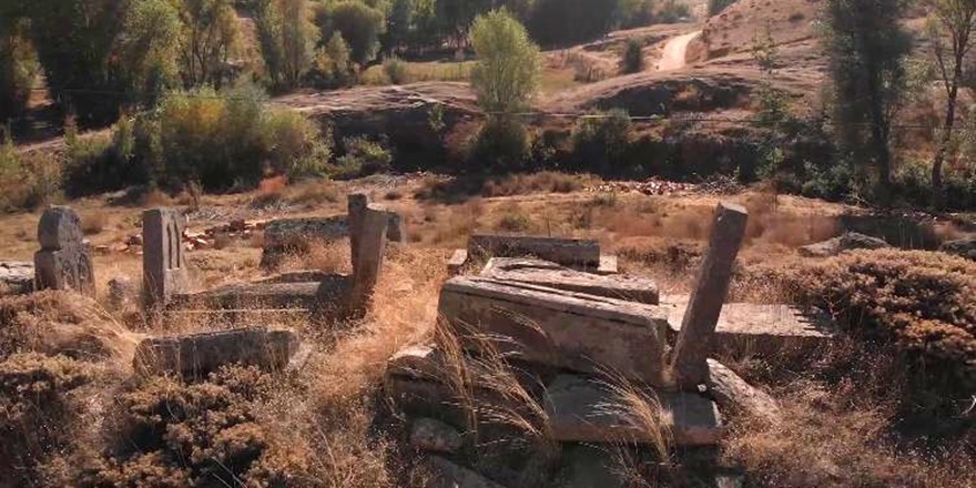 800 yıllık tarihi mezarlar gün yüzüne çıkarılmayı bekliyor