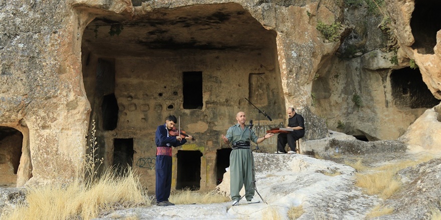 Diyarbakır Hasuni Mağaralarında online konser sürüyor