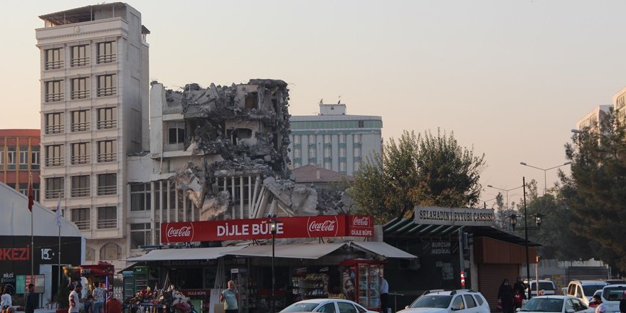 VİDEO - Orduevi binasında yıkım sürüyor