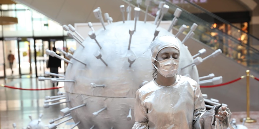 Diyarbakır’da canlı heykeller koronavirüse karşı uyardı