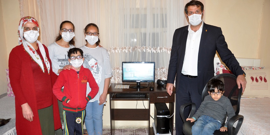 Yüksekovalı kardeşlere bilgisayar desteği