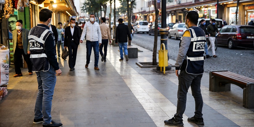 Diyarbakır'da açık alanda sigara denetimi