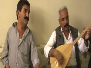 Şanlıurfa'nın son dengbejleri dinleyenleri büyülüyor