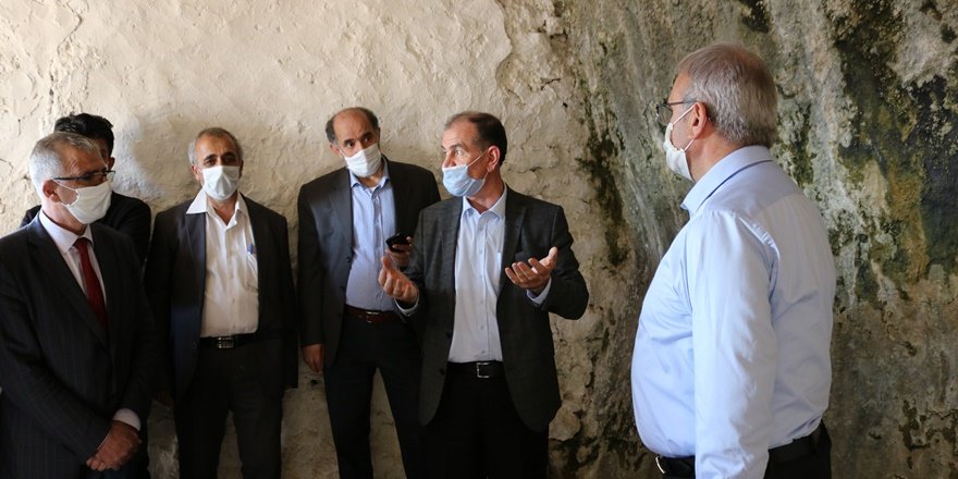 Vali Karaloğlu, Lice’de Ashab-Kehf mağarasını ziyaret etti