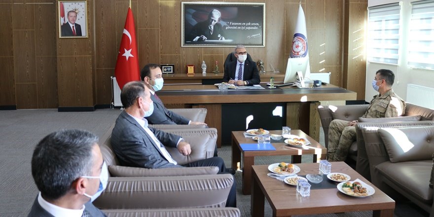 Vali Karaloğlu, Lice’de