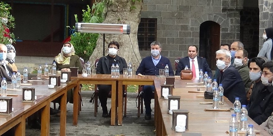 ‘Diyarbekirli Divan sahibi şairler ve edebi muhitler toplandı
