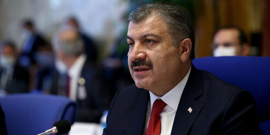 Sağlık Bakanı Koca: Maskenizi sigara için çıkarmayın