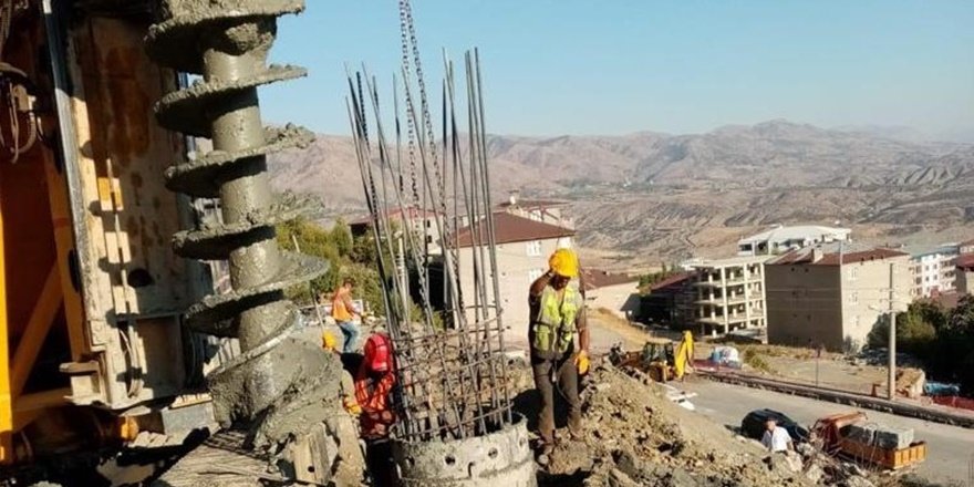 Diyarbakır’da yol yapım çalışmaları sürüyor