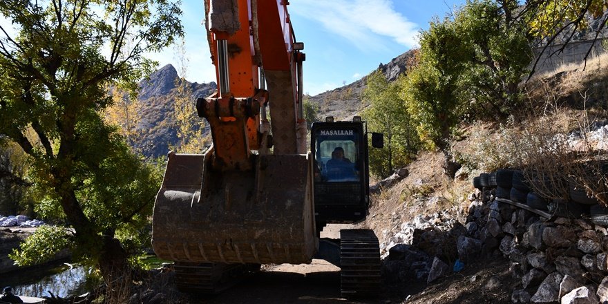 Şırnak'ta arıcılar için bal ormanlarına yol yapımı