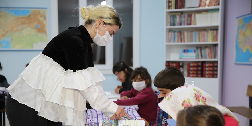 Hani’de örnek bir öğretmen: Yasemin Öztürk