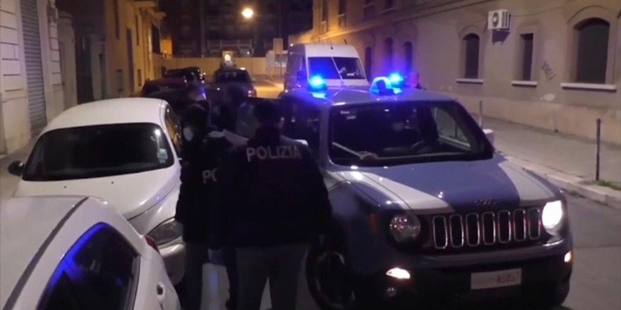 İtalya'da insan kaçakçılarına operasyon: 19 gözaltı
