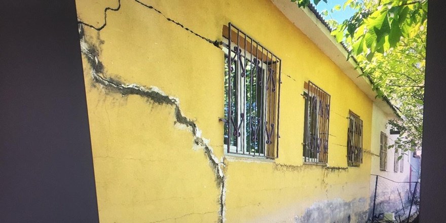 Tunceli’de ağır hasarlı yapıların yıkımına başlanacak