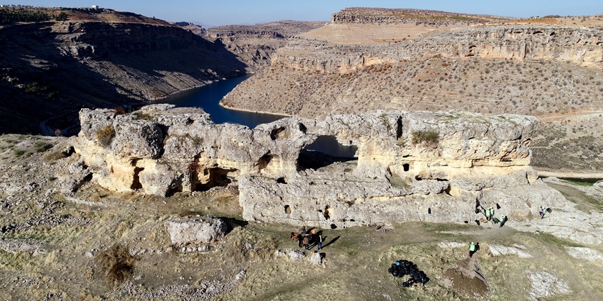 Eğil'deki asırlık tüneller turizme kazandırılıyor