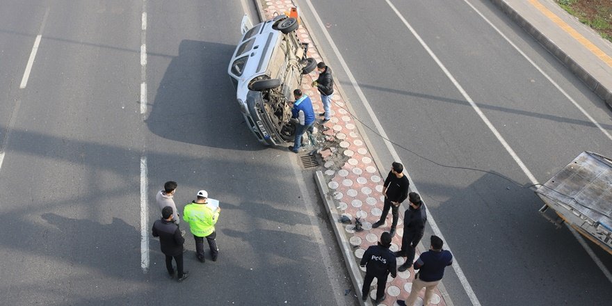 Diyarbakır’da bomboş yolda trafik kazası
