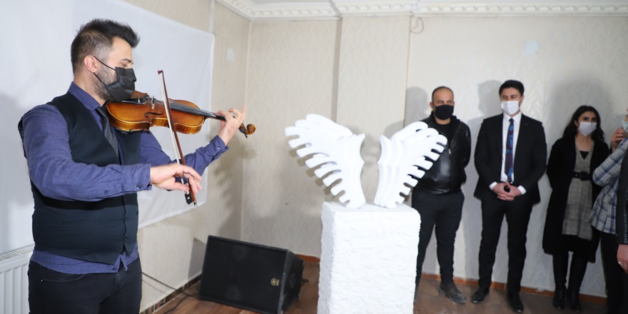 Hakkari'de ilk defa heykel sergisi açıldı