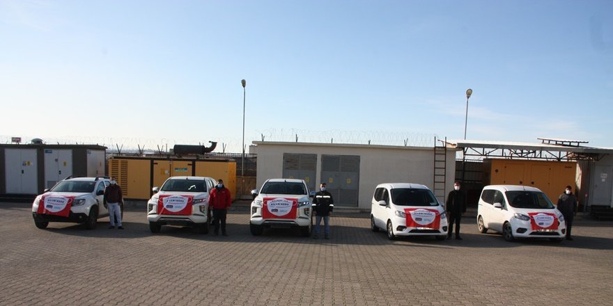 Diyarbakır'da pandemi için araçlara maske farkındalığı