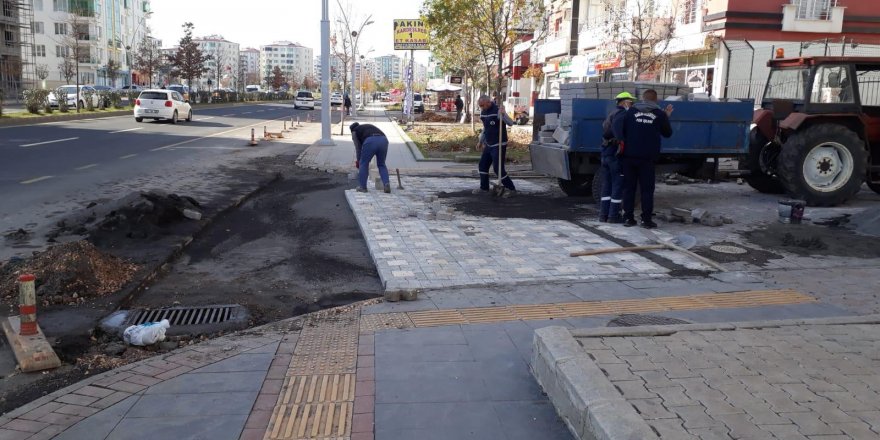 Bağlar'da yol çalışmaları sürüyor