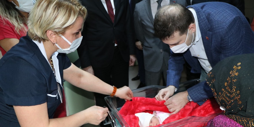 Diyarbakır'da yeni yılın ilk bebekleri dünyaya 'merhaba' dedi