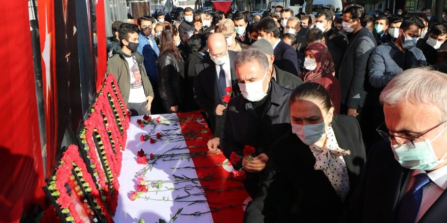 Diyarbakır'da dershane saldırısında ölen öğrenciler anıldı
