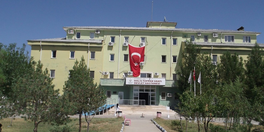 Göreve gelmeyen başhekimin, kendisine 'nöbet' yazdığı iddia edildi