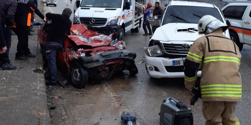 Dersim-Elazığ karayolunda trafik kazası: 2 ölü, 1 yaralı