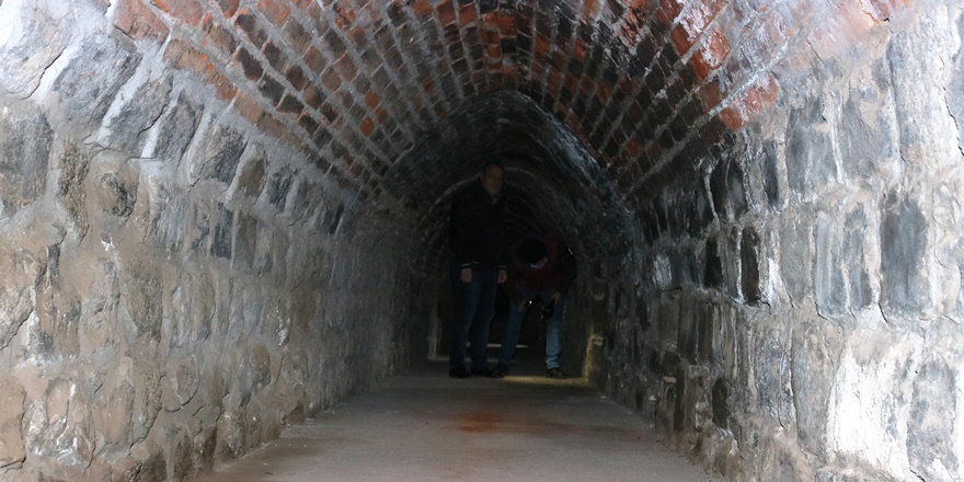 Diyarbakır surlarında savunma alanlarındaki tüneller görüntülendi