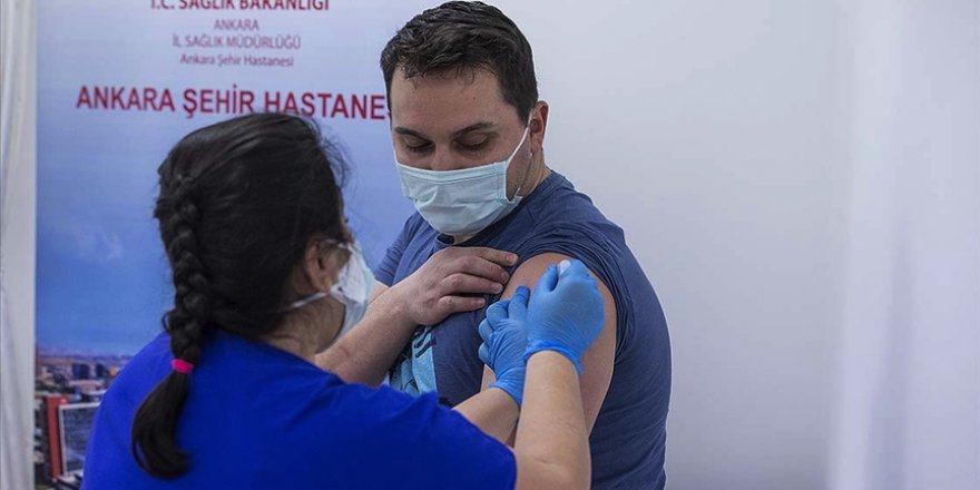 Sağlık çalışanlarına ikinci doz aşı yapılmaya başlanıyor
