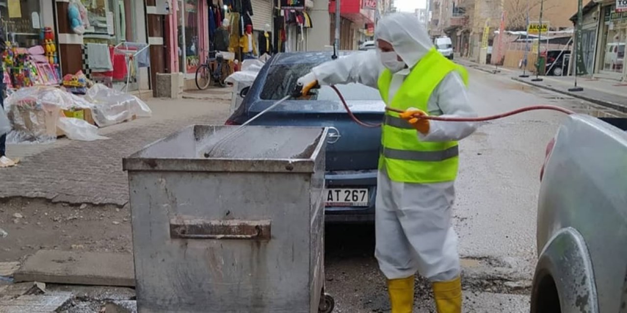Diyarbakır Bismil’de çöp konteynerlerine dezenfekte