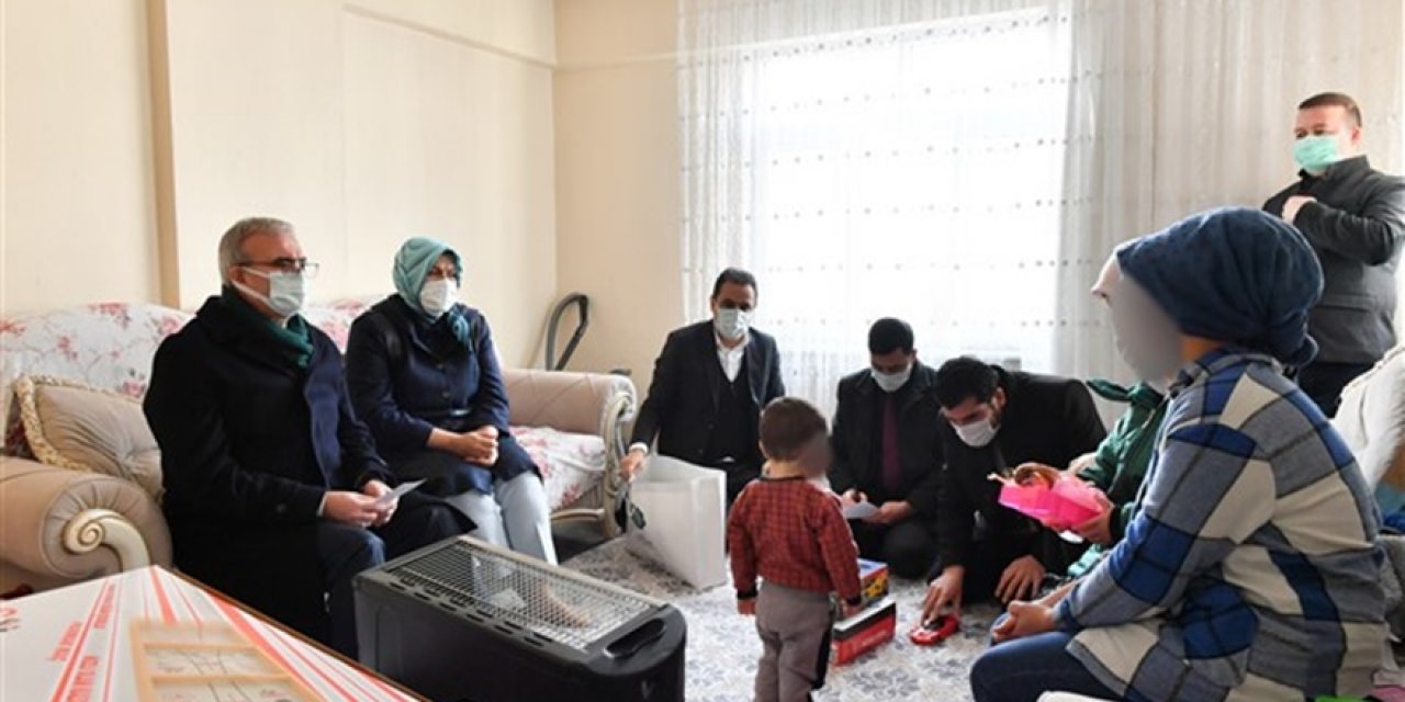Diyarbakır Valisi Münir Karaloğlu’ndan yetim çocuklara ziyaret