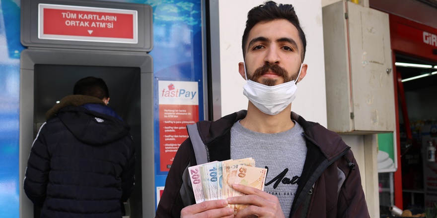 Diyarbakır'da ATM'de bulunan para banka yetkililerine teslim edildi