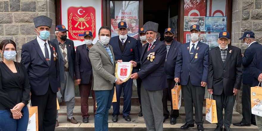 Diyarbakır’da 65 yaş üstüne ve Gazilere hijyen paketi dağıtımı