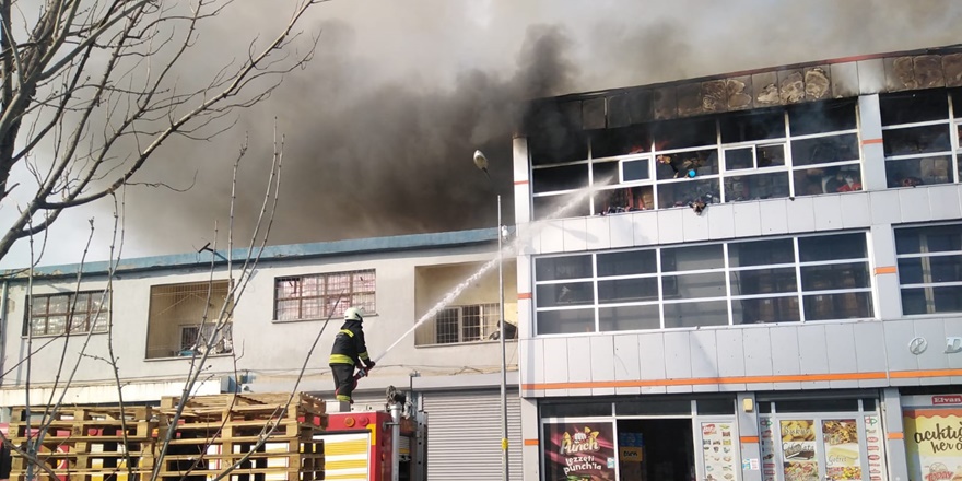 VİDEO - Diyarbakır Toptancılar Sitesi’nde yangın