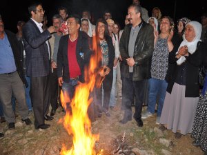 Lice'de askerler bırakılsa da direniş sürüyor