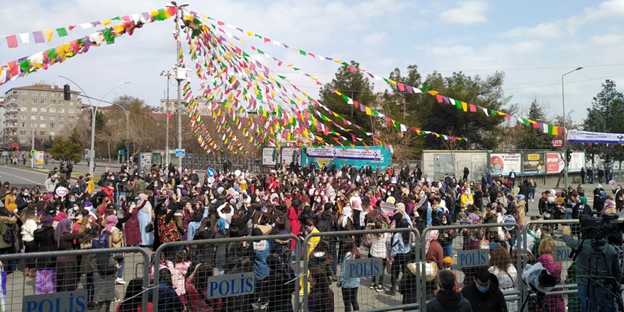 Diyarbakır’da 8 Mart alanlarda kutlanıyor